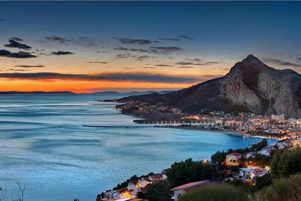 Sealine Apartment Omiš Esterno foto