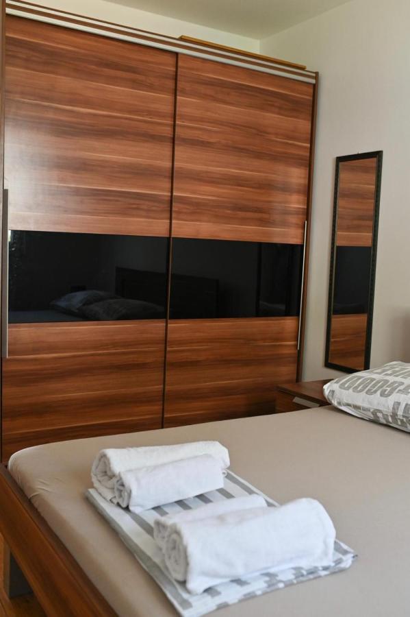 Sealine Apartment Omiš Esterno foto