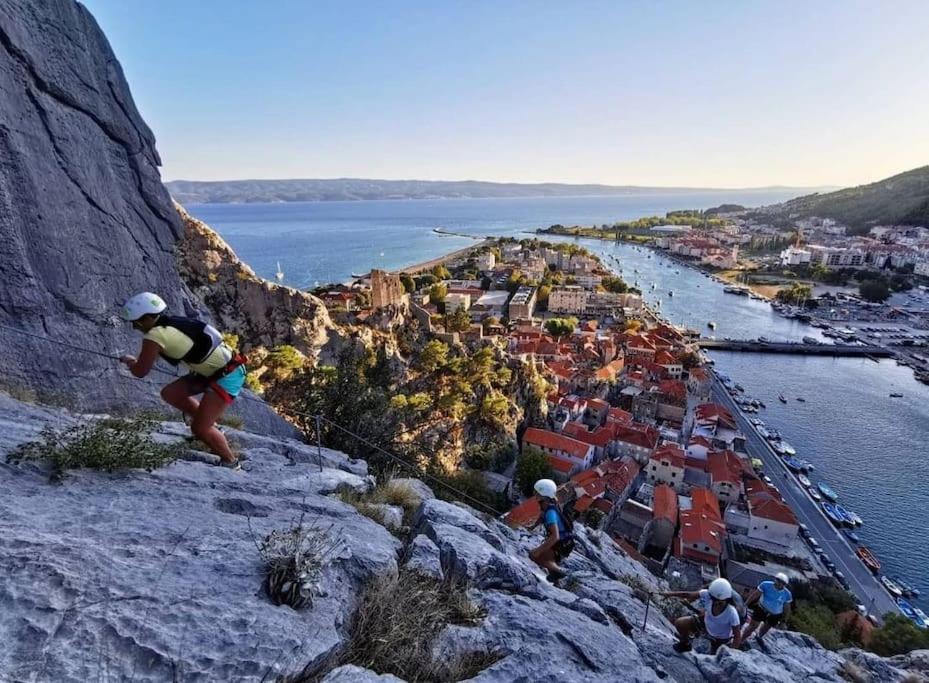 Sealine Apartment Omiš Esterno foto