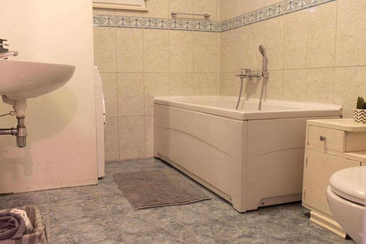 Sealine Apartment Omiš Esterno foto