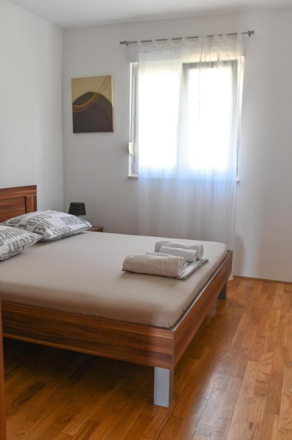 Sealine Apartment Omiš Esterno foto